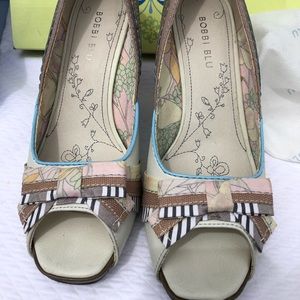 Bobbi Blu Flare Peep Toe Pump